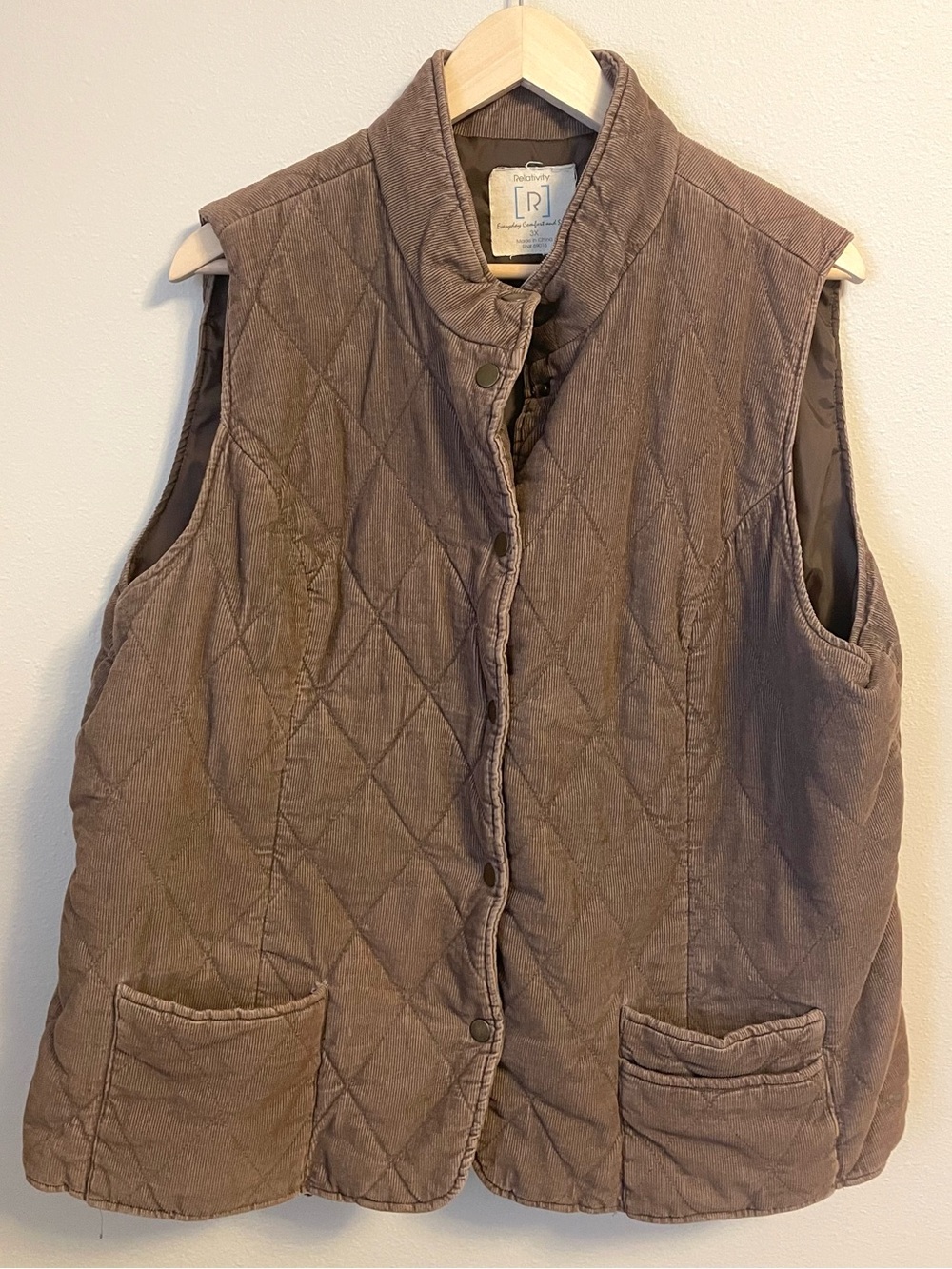 Relativity - Taupe Quilted Puffer Vest - Mocha Brown Snap Front Top - Size 3X
